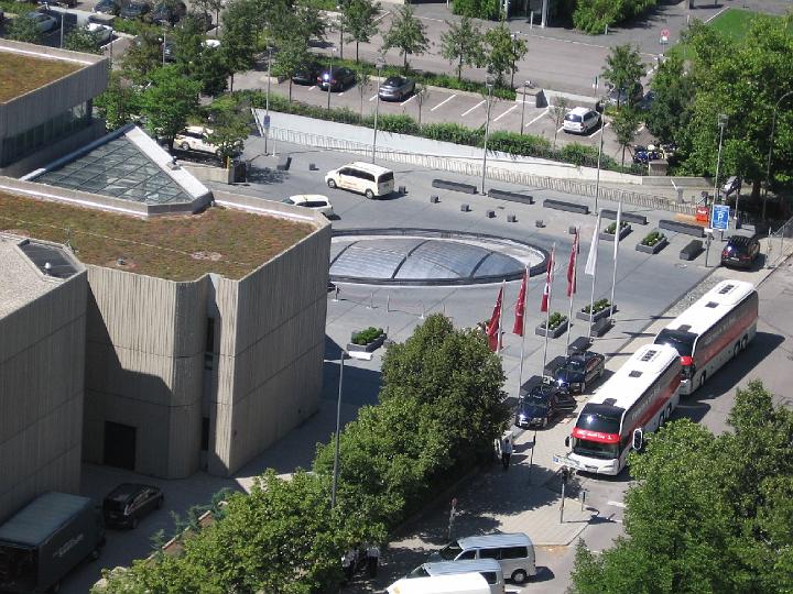 Muenchen 003.jpg - In München beträgt der Höhenunterschied zwischen dem höchsten Punkt der Stadt (Warnberg im Süden) und dem äußersten Norden des Stadtgebiets gut 100 Meter.
